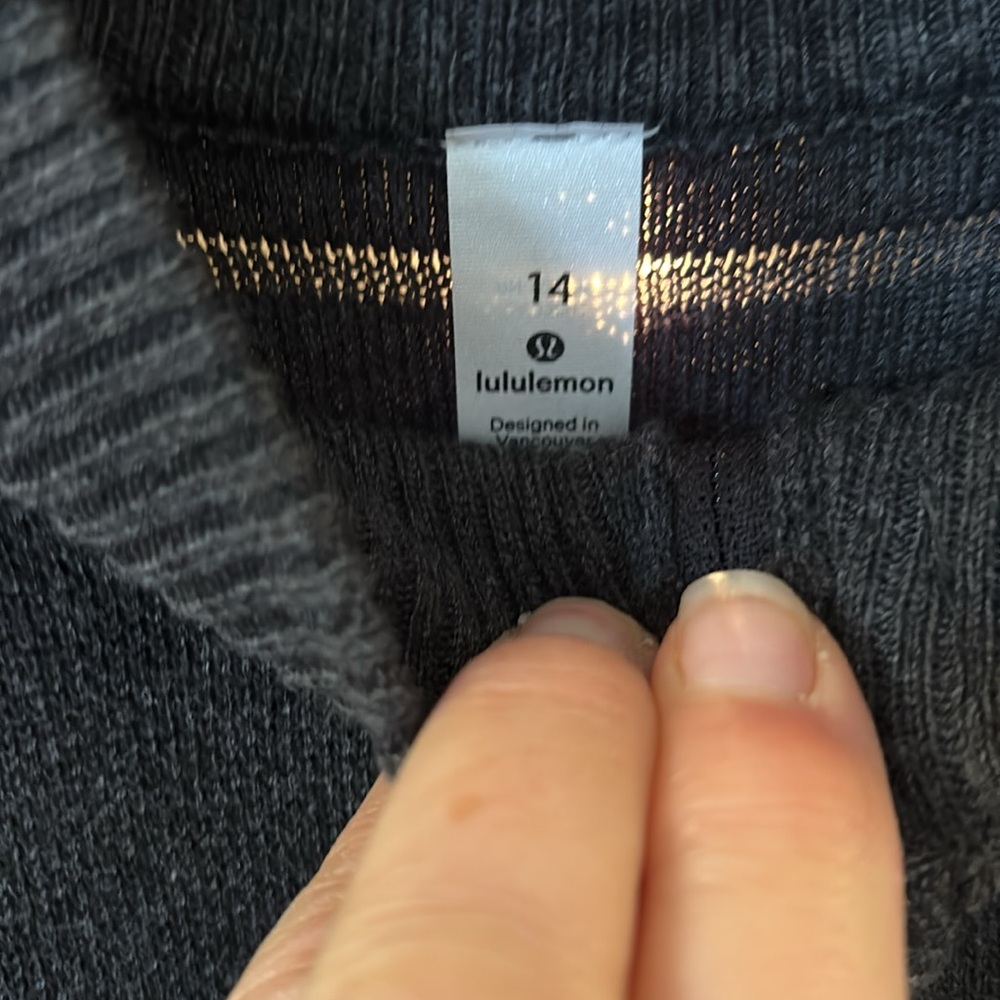 Lululemon lighting bolt 1/2 zip Sweater NWT - Picture 5 of 7